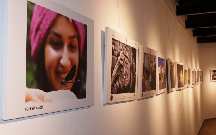 İzmit’te fotoğraf sergisinin geliri depremzedelere kullanılacak İzmit’te fotoğraf sergisinin geliri depremzedelere kullanılacak