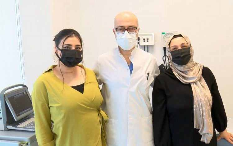 Dünyada bir ilk! Paratiroid bezini kızından alıp anneye verdiler Dünyada bir ilk! Paratiroid bezini kızından alıp anneye verdiler