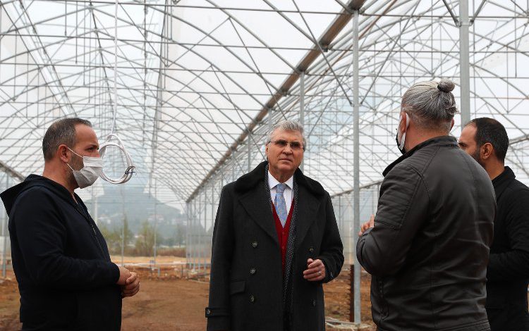 Başkan Yüce, Sakarya Seracılık Mükemmeliyet Merkezi’ni ziyaret etti