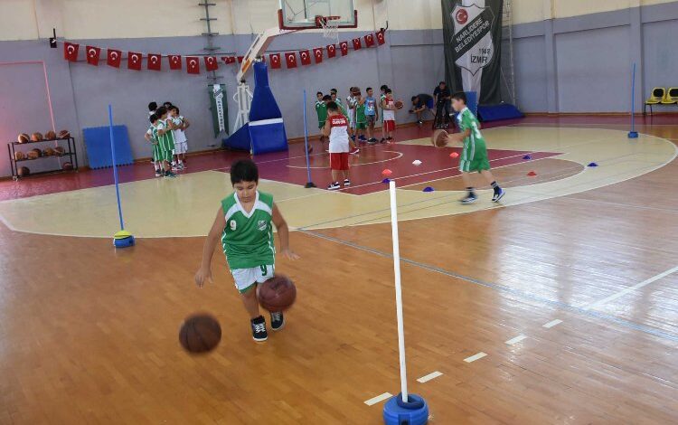 İzmir Narlıdere’de sporcu nesiller yetişiyor