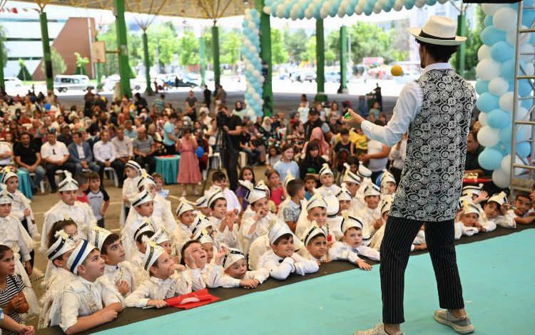 150 çocuk erkekliğe adım attı