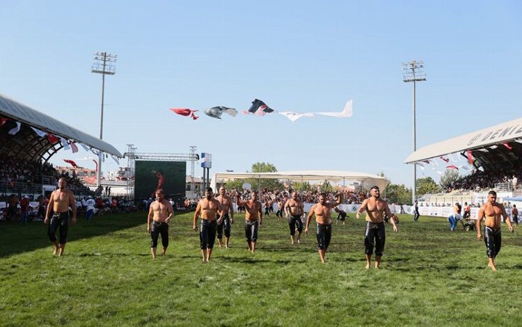 Pehlivanlar sahaya iniyor