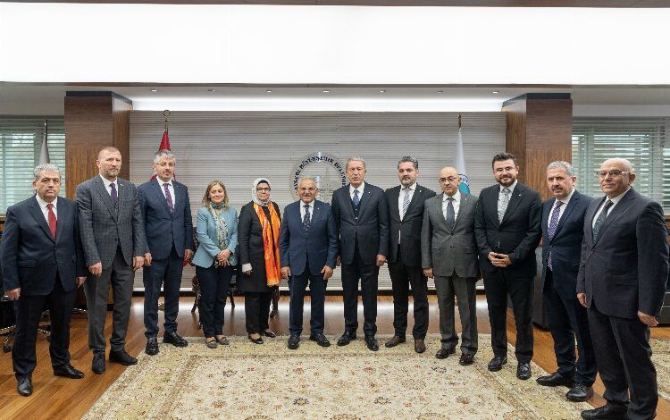 Hulusi Akar’a coşkulu karşılama