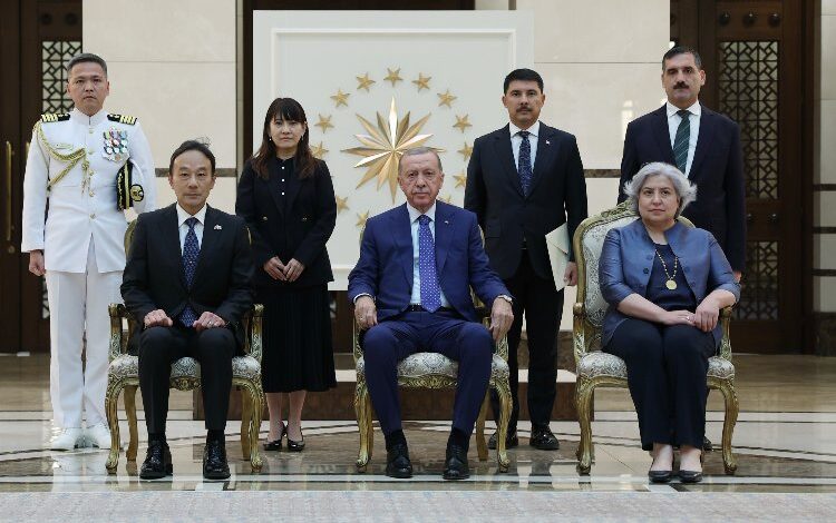 Erdoğan’a 3 büyükelçiden güven mektubu