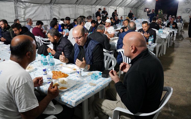 Başkan Çalık Hataylılarla oruç açtı