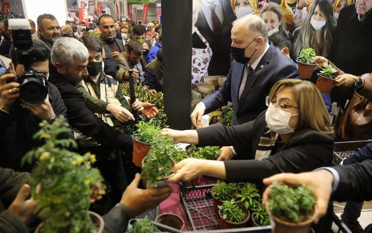 Gaziantep 13’üncü GAPTARIM, Tarım Teknolojileri ve Hayvancılık Fuarı açıldı Gaziantep 13’üncü GAPTARIM, Tarım Teknolojileri ve Hayvancılık Fuarı açıldı