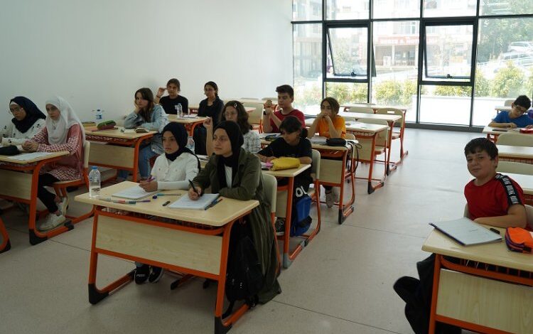 Çayırovalı öğrencilerden LGS’de büyük başarı Çayırovalı öğrencilerden LGS’de büyük başarı