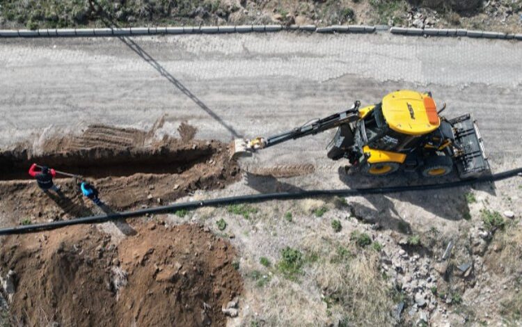Nevşehir Belediyesi’nden içme suyu hattı çalışması Nevşehir Belediyesi’nden içme suyu hattı çalışması