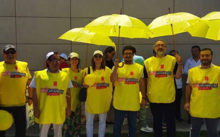 Sağlık çalışanları iş bırakma eylemini sürdürüyor Sağlık çalışanları iş bırakma eylemini sürdürüyor