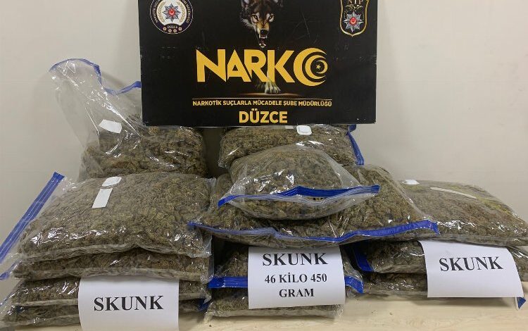 Bir otomobilde kilolarca uyuşturucu ele geçirildi Bir otomobilde kilolarca uyuşturucu ele geçirildi