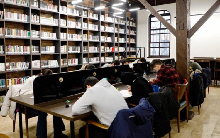 Bursa İnegöl’de ‘Nöbetçi Kitaphanelerde’ sınav yoğunluğu