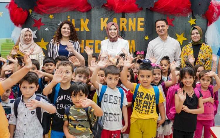 Miniklere karne hediyesi