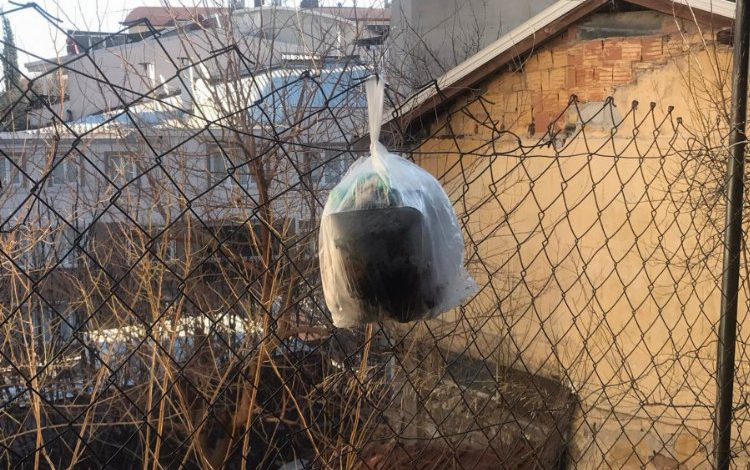 Bursa’nın çöp biriktirilen sokağı… Bursa’nın çöp biriktirilen sokağı…