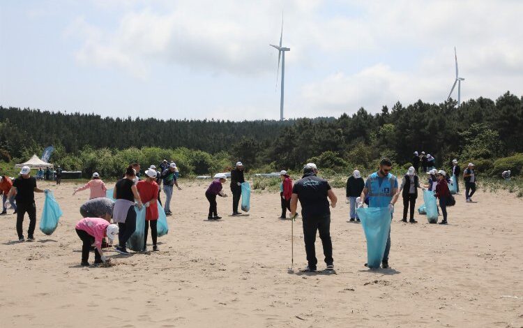 Uzunkum Sahili’nde kıyı temizliği yapıldı