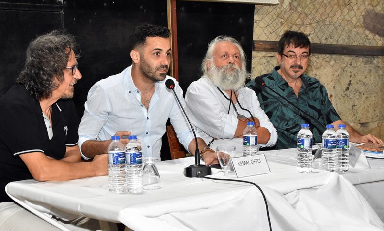 İzmir Foça’da yaşayan şair ve yazarlar Foça’yı anlattı İzmir Foça’da yaşayan şair ve yazarlar Foça’yı anlattı