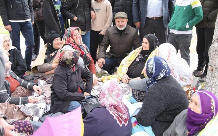 Ahmet Çolakbayrakdar ‘Şükür Sofrası’nda Ahmet Çolakbayrakdar ‘Şükür Sofrası’nda