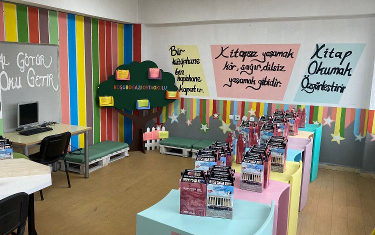 Bursa Mustafakemalpaşa’da ders başı yapan öğrencilere sürpriz