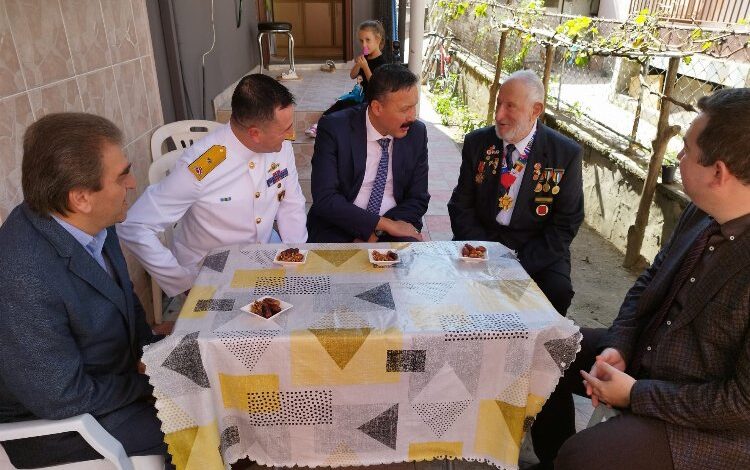 Gölcük’ün kahraman gazilerine anlamlı ziyaret Gölcük’ün kahraman gazilerine anlamlı ziyaret