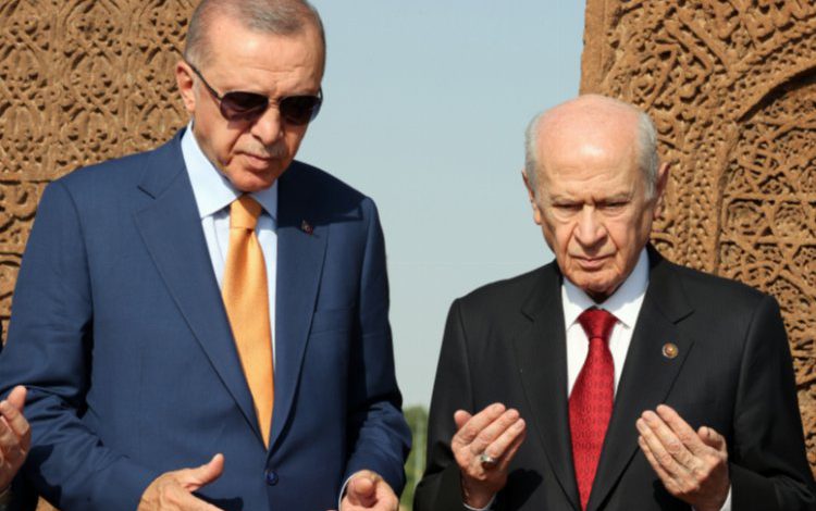 Ahlat’ta Selçuklu mezarlığını ziyaret ettiler