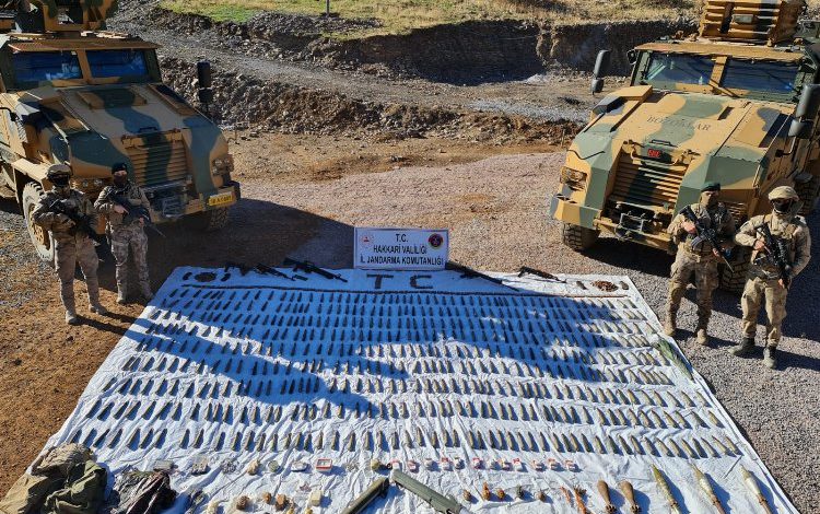 Hakkari kırsalında çok sayıda mühimmat ele geçirildi Hakkari kırsalında çok sayıda mühimmat ele geçirildi