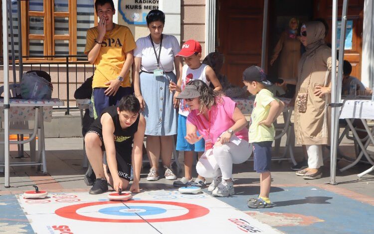 YADEV öğrencileri stres atıp gönüllerince eğlendi YADEV öğrencileri stres atıp gönüllerince eğlendi