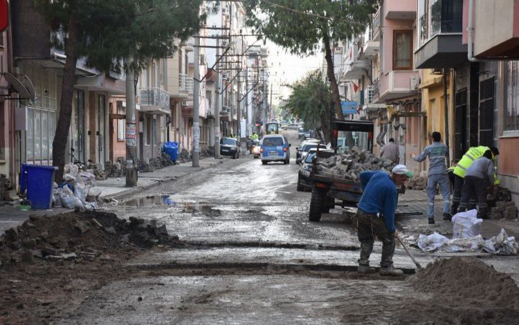 Balıkesir Edremit’te 24 saat yol çalışması Balıkesir Edremit’te 24 saat yol çalışması