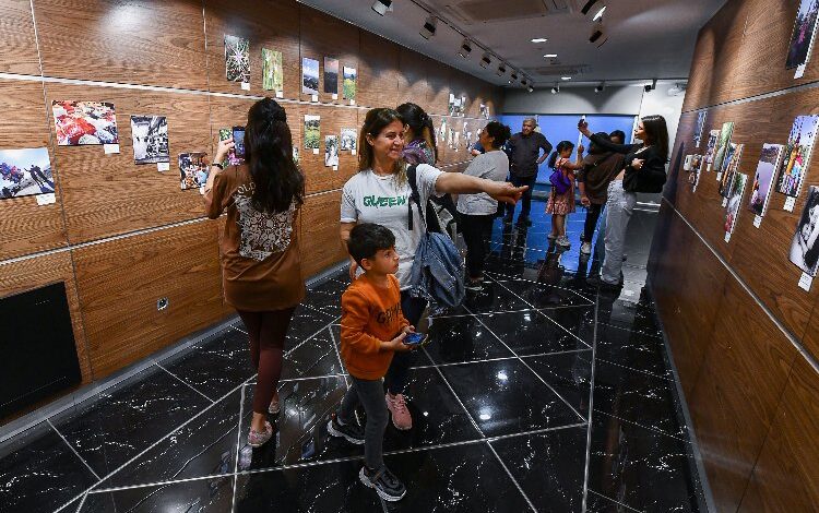 Depremzedelerin fotoğrafları sergide Depremzedelerin fotoğrafları sergide