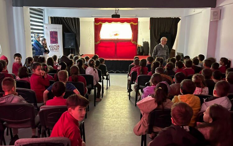 Sakarya’da ‘Karagöz Göklerde’ Sakarya’da ‘Karagöz Göklerde’