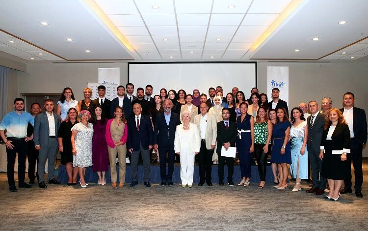 TİKAV yeni mezunlarını verdi