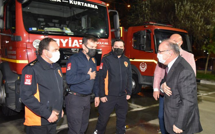 Manisa Vali Karadeniz’den yeni yıl öncesi itfaiyeye ziyaret