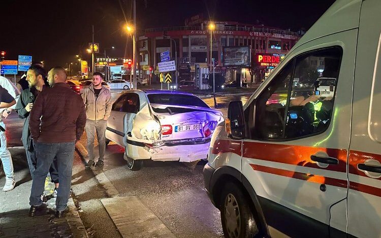 Düzce’de 2 otomobilin karıştığı kazada 2 kişi yaralandı Düzce’de 2 otomobilin karıştığı kazada 2 kişi yaralandı