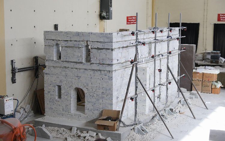 Dokuz Eylül’ün laboratuvarı riskli binaları tespit ediyor