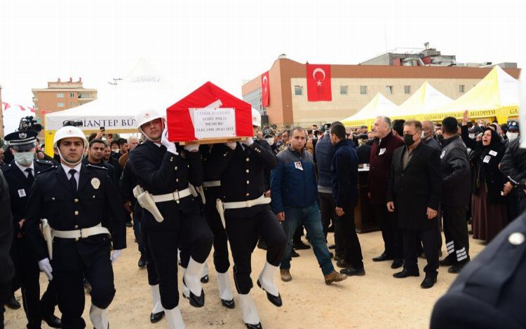 Şehit polis memuru Gaziantep’te defnedildi Şehit polis memuru Gaziantep’te defnedildi