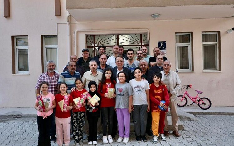 Mehmet Savran’dan 15 Temmuz mahallesine ziyaret Mehmet Savran’dan 15 Temmuz mahallesine ziyaret