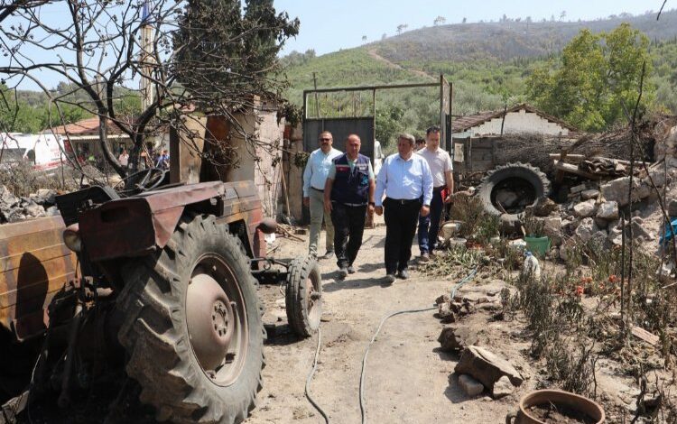 Manisa Saruhanlı’da yangınzedelerin yanında Manisa Saruhanlı’da yangınzedelerin yanında