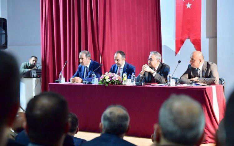 Diyarbakır Valisi Hani’de muhtarlarla buluştu