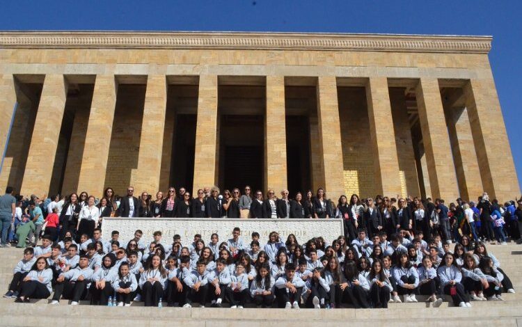 100. yılda 100 çocukla Atatürk’ün huzurunda 100. yılda 100 çocukla Atatürk’ün huzurunda