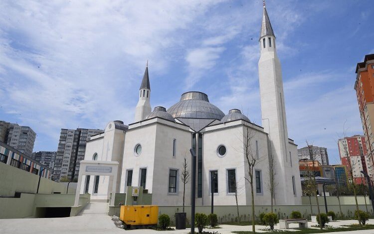 Beylikdüzü’nde Kadir Gecesi’nde ibadete açıldı