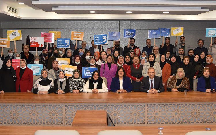 AK Partili kadınlardan eş zamanlı 8 Mart açıklaması