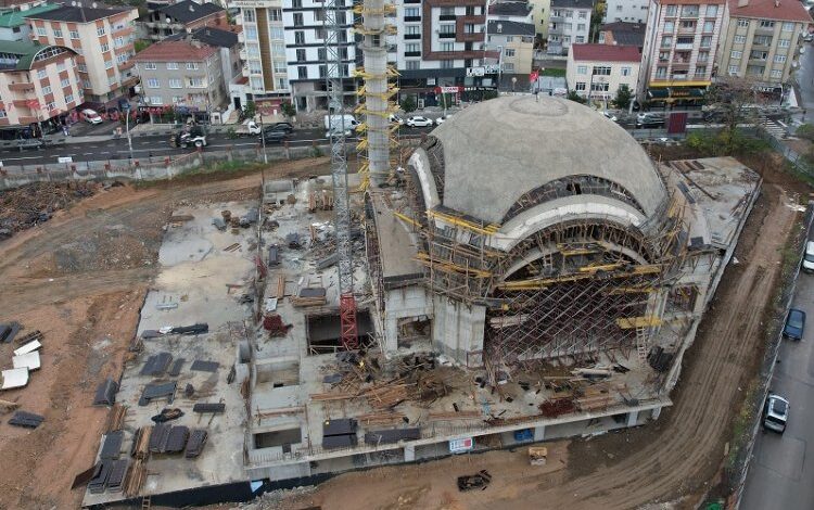 Çayırova’da kent meydanında çalışmalar sürüyor