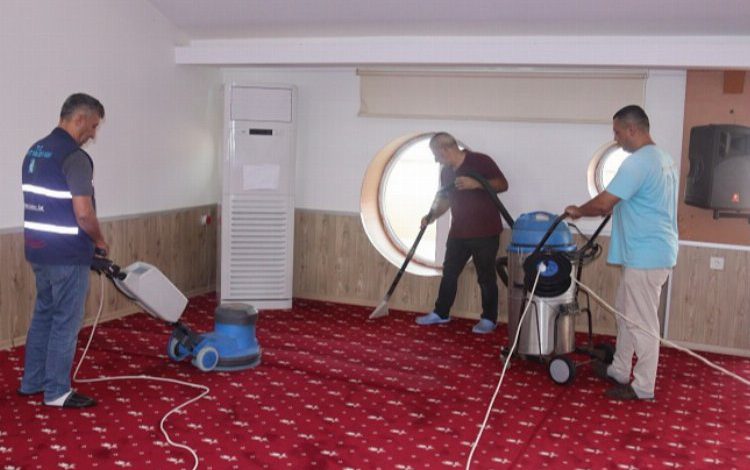 Kocaeli İzmit’te ibadethaneler temizleniyor