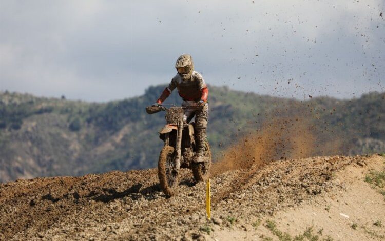 Motokros Şampiyonası nefes kesti