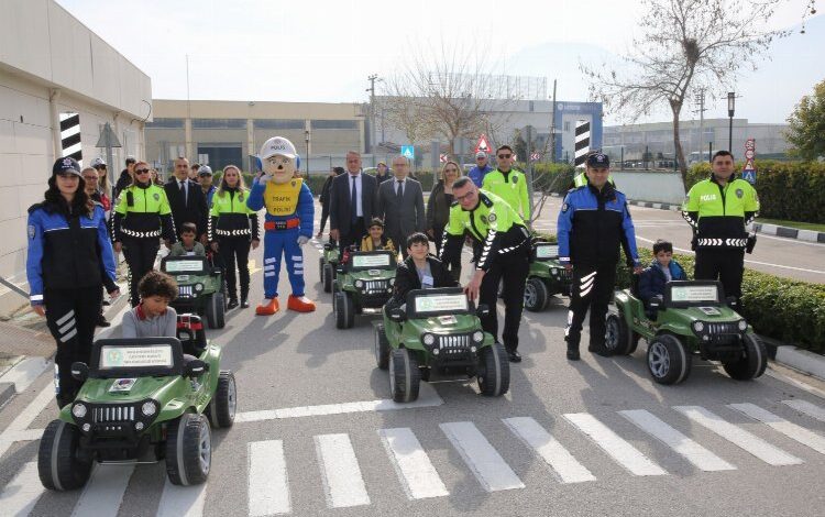 Depremzede çocuklara Manisa’da trafik eğitimi Depremzede çocuklara Manisa’da trafik eğitimi