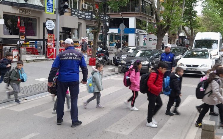 Zabıtadan okul önlerinde hafta etkinliği