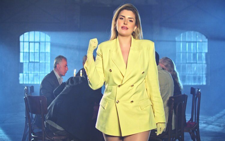 Begüm Polat masayı dağıttı! Begüm Polat masayı dağıttı!