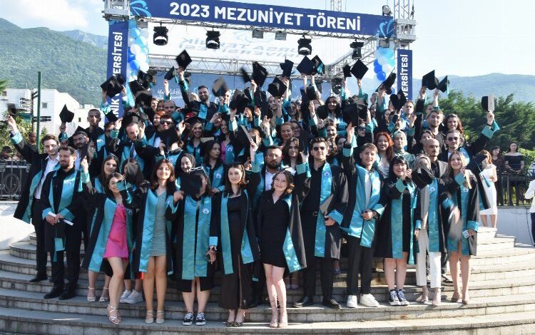 Bursa Teknik Üniversitesi mezunlarını uğurladı