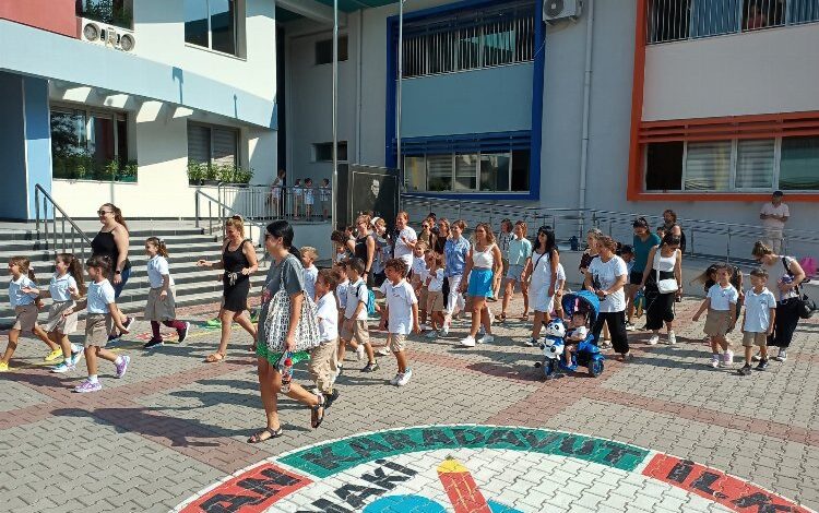 İlkokul birler heyecanla eğitime başladı İlkokul birler heyecanla eğitime başladı