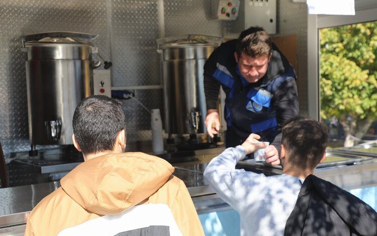 Muğla’da üniversiteliye çorba ikramı sürüyor
