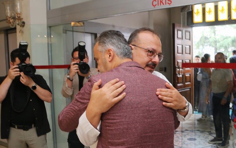 Bursalılar Vali Canbolat’ı Aydın’a uğurladı