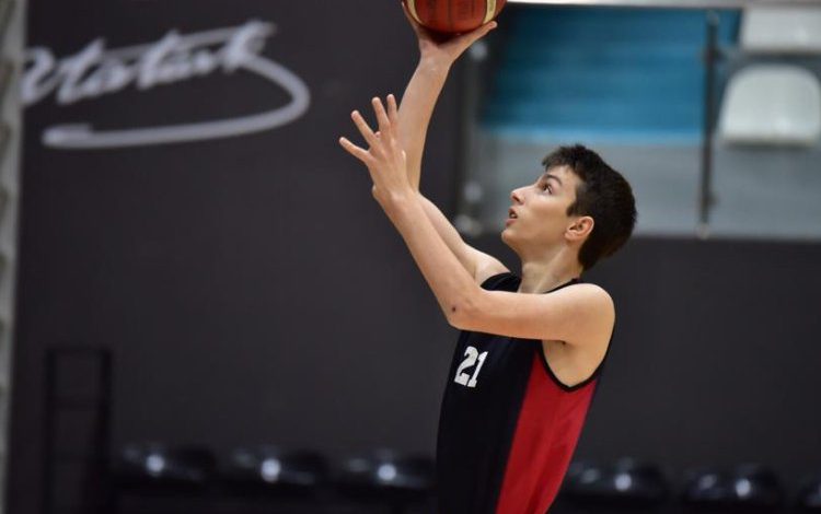 Manisa U-16 Basketbol takımı bölge şampiyonasına hazırlanıyor